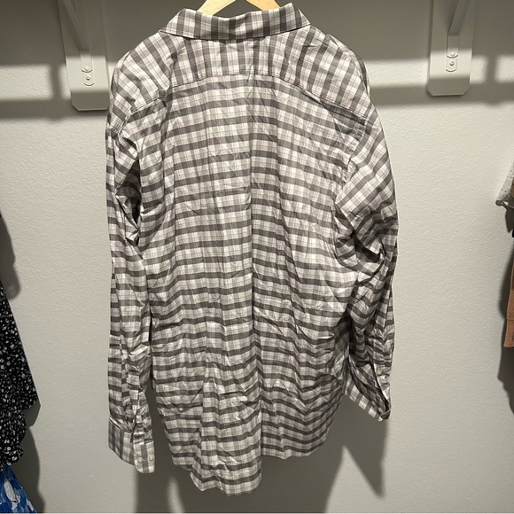 🌿 Van Heusen Gray and White Plaid Shirt - Picture 3 of 3
